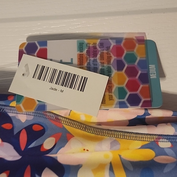 LuLaRoe Jade Capri M - Picture 2 of 2